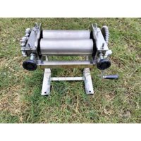 Mẫu Mới - Máy cán khô mực , Máy cán khô cá quay tay inox trục 17cm