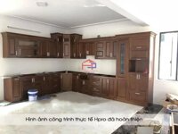 Mẫu tủ bếp gỗ sồi nga TBSN19 sơn màu óc chó nhà chị Tuyết - Phường Thịnh Lang, Tp. Hòa Bình