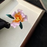 Màu vàng tím lụa tơ tằm di sản văn hóa phi vật thể nhung chạm khắc hoa diên vĩ Trâm cài tóc kẹp tóc kiểu Trung Quốc mới sườn xám kiểu Trung Quốc mặt ngựa phụ kiện Hán phục M82T