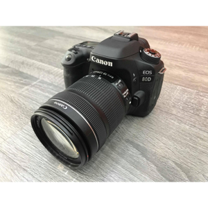 Máy ảnh Canon EOS 80D với lens Kit EF-S 18-135mm f/3.5-5.6 IS USM