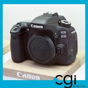 Máy ảnh Canon EOS 80D với lens Kit EF-S 18-135mm f/3.5-5.6 IS USM