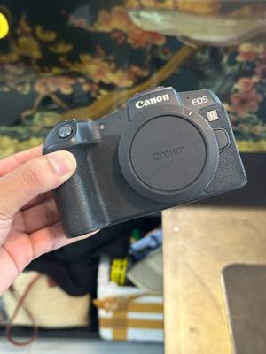 Máy ảnh Mirrorless Canon EOS RP Body