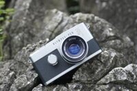 Máy ảnh film Olympus Pen F Gothic kèm Zuiko 38mm f/1.8 – Huyền thoại half-frame phong cách cổ điển