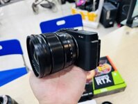 Máy ảnh Fujifilm XA1 + 16F1.4 Tha hồ chụp ảnh đẹp - Body đầy đủ phụ kiện: máy + sạc ko thiếu thứ gì