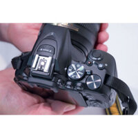 Máy ảnh Nikon D5600 + ống kính 18-55mm VR, 24 Megapixel - Quay Phim FullHD - Wifi - mới 99% Likenew giá ưu đãi