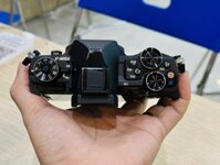 Máy ảnh Olympus OM-D E-M5 Mark II Black - Bộ sản phẩm Fullbox gồm: máy, sạc, cáp, nắp che body - bo