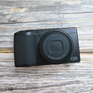 Máy ảnh Ricoh GR IIIx