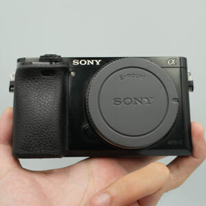 Máy ảnh DSLR Sony Alpha A6000 (ILCE-A6000L)