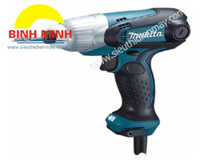 Máy bắn vít cầm tay có đèn laser Makita TD0101F Quy cách kỹ thuật:      * Đầu vít: ¼” lục giác     * Bước ren: M4 – M8     * Bu lông chuẩn: M5 – M14     * Bu lông chịu căng cao: M5 – M10     * Mômen lực: 90Nm     * Chiều dài: 184mm     * Tốc độ không tải: 0 – 3.500 vòng/phút     * Tốc độ vặn: 0 – 3.000 bpm     * Công suất: 200W     * Trọng lượng: 1,1kg     * Dây dẫn điện: 2,5m Xuất xứ: Trung Quốc