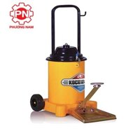 Máy bơm mỡ dùng chân 12 lít Kocu GZ-6J