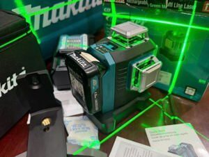 Máy cân mực laser tia xanh dùng pin Makita SK700GD