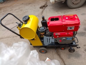 Máy cắt bê tông đầu nổ Diesel D15