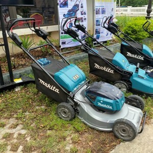 Máy cắt cỏ đẩy dùng pin Makita DLM532Z