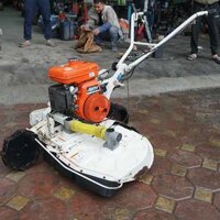 Máy cắt cỏ tự hành Nhật cũ Kubota GC701