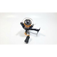 MÁY CÂU CÁ DAIWA REVROS-LT-1000-XH