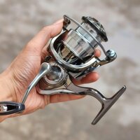 Máy Câu Cao Cấp Daiwa Exist Phiên bản Probes LT - Tay Quay Xoáy Ren cao cấp