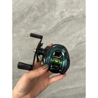 Máy câu lure máy ngang câu cá Daiwa titan  tay trái và tay phải tải cá 10kg
