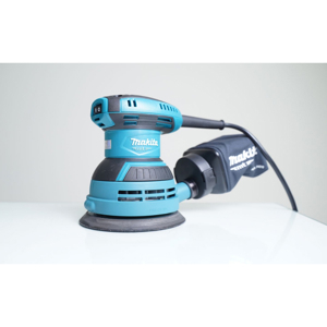 Máy chà nhám quỹ đạo Makita M9204B