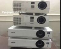 Máy chiếu cũ xem Bóng đá