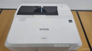 Máy chiếu Epson EB-700U