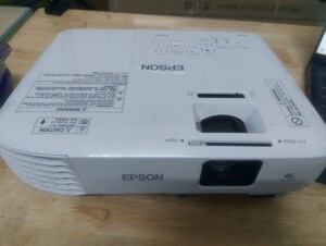 Máy chiếu Epson EB-S05 - 3200 Ansi Lumens, 800 x 600px