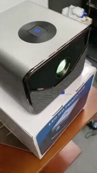 Máy Chiếu Mini FULL HD 4208 Tự Động Lấy Nét Android TV 9 Cho Phép Tải Các App (Youtube, Netflix, VTV,. .) Kết Nối Wifi, Loa, Bluetooth, Cổng Usb, Cổng HDMI, Cổng 3.5, . . Bảo Hành 12 Tháng