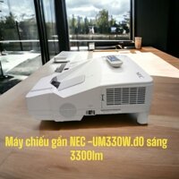 máy chiếu tương tác siêu gần NEC np- um330w.may mới 95%.do sáng 3300lm.bóng chiếu đã dùng 18h