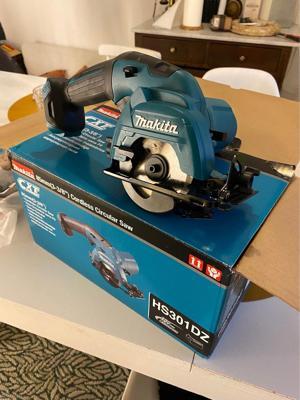 Máy cưa đĩa dùng pin Makita HS301DZ