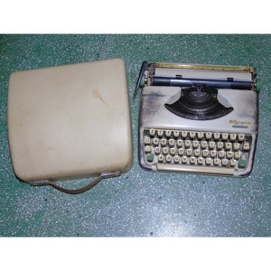 Máy đánh chữ Olympia Spendid