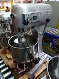 MÁY ĐÁNH KEM TRỨNG 20 LIT LC B20G