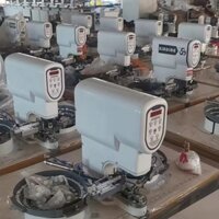 Máy dập cúc tự động