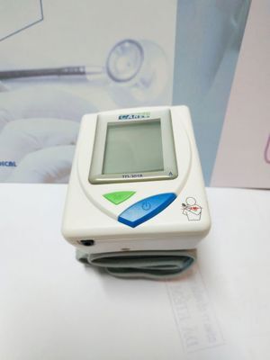 Máy đo huyết áp điện tử cổ tay Clerver TD-3018