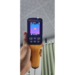 Máy đo nhiệt độ bằng hồng ngoại Fluke VT04