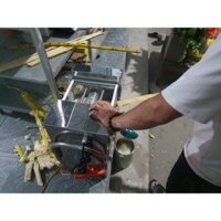 Máy ép nước mía bỏ bàn sử dụng mô tơ giảm tốc an toàn
