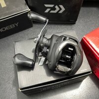 Máy ngang câu lure cao cấp DAIWA CC80HSL, CC80HS hàng chuẩn chính hãng, hoạt động mượt mà