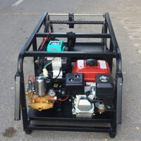 Máy Phun Thuốc Điều Khiển Từ Xa Chạy Xăng YAMAHA 300 tại hà nội