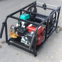 Máy phun thuốc trừ sâu tự động điều khiển từ xa chạy xăng model YAMAHA 300