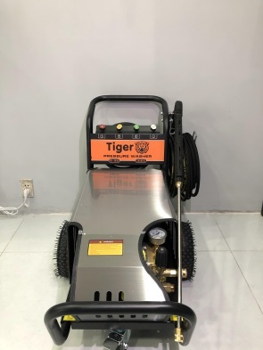 Máy phun xịt rửa xe cao áp Tiger UV-3200TTS 5.5KW
