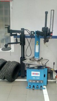 Máy ra vào vỏ xe tự động Hidi HD-1297