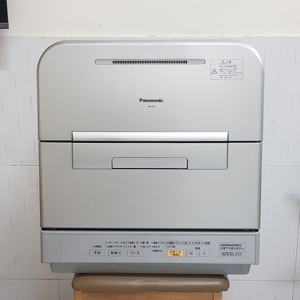 Máy rửa bát Panasonic NP-TS1