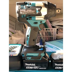 Máy siết bu lông dùng pin 18V Makita DTW700RTJ