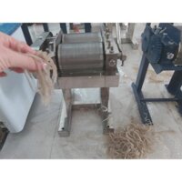 Maý thái da lợn , cắt bì heo thành sợi mỏng đều