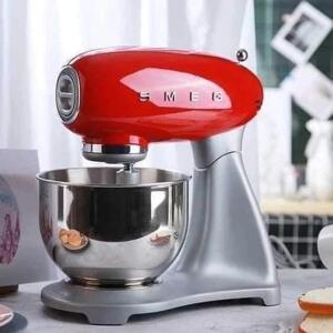 Máy trộn đa năng Smeg SMF02RDEU 535.43.609