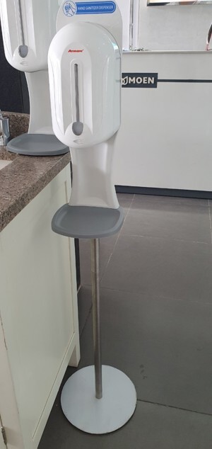 Máy xịt cồn cảm ứng chân đứng inox Atmor AT110A