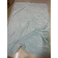 mền lông tuyết uniqlo cho bé hoặc đi tàu xe máy bay