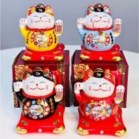 Mèo Thần Tài 14cm Vẫy Tay Chào Khách Bằng Tiếng Anh, Tiếng Trung Chất Liệu Gốm Sứ Cao Cấp Sạc Điện 1 Lần Dùng 14 Ngày