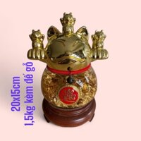 Mèo thần tài (hay Mèo may mắn Nhật Bản) với thiết kế bụng là hũ nước mang ý nghĩa tài lộc dồi dào (kèm đế gỗ, 20x15cm)