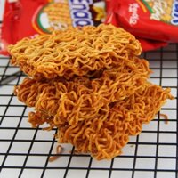 Mì gà GEMMZ Enaak Indonesia mì giòn 30g * 24 gói mì ăn liền snack mì khô đồ ăn nhẹ