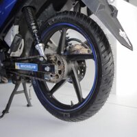 Michelin 100/80-17 TL Pilot Street 2 được lắp cho vành sau xe Exciter 2011 , trước CBR , FZs...