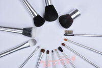 Micro Flaws MIRABELLA Loose Brush Blush Foundation Brush Eye Shadow Chi tiết Cọ Silhouette Brush Brush Brush Brush Que kim loại